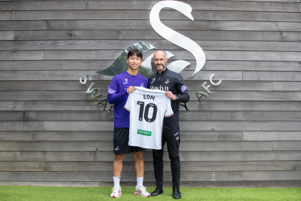 Eom Ji-Sung Signs Contract With Swansea City AFC